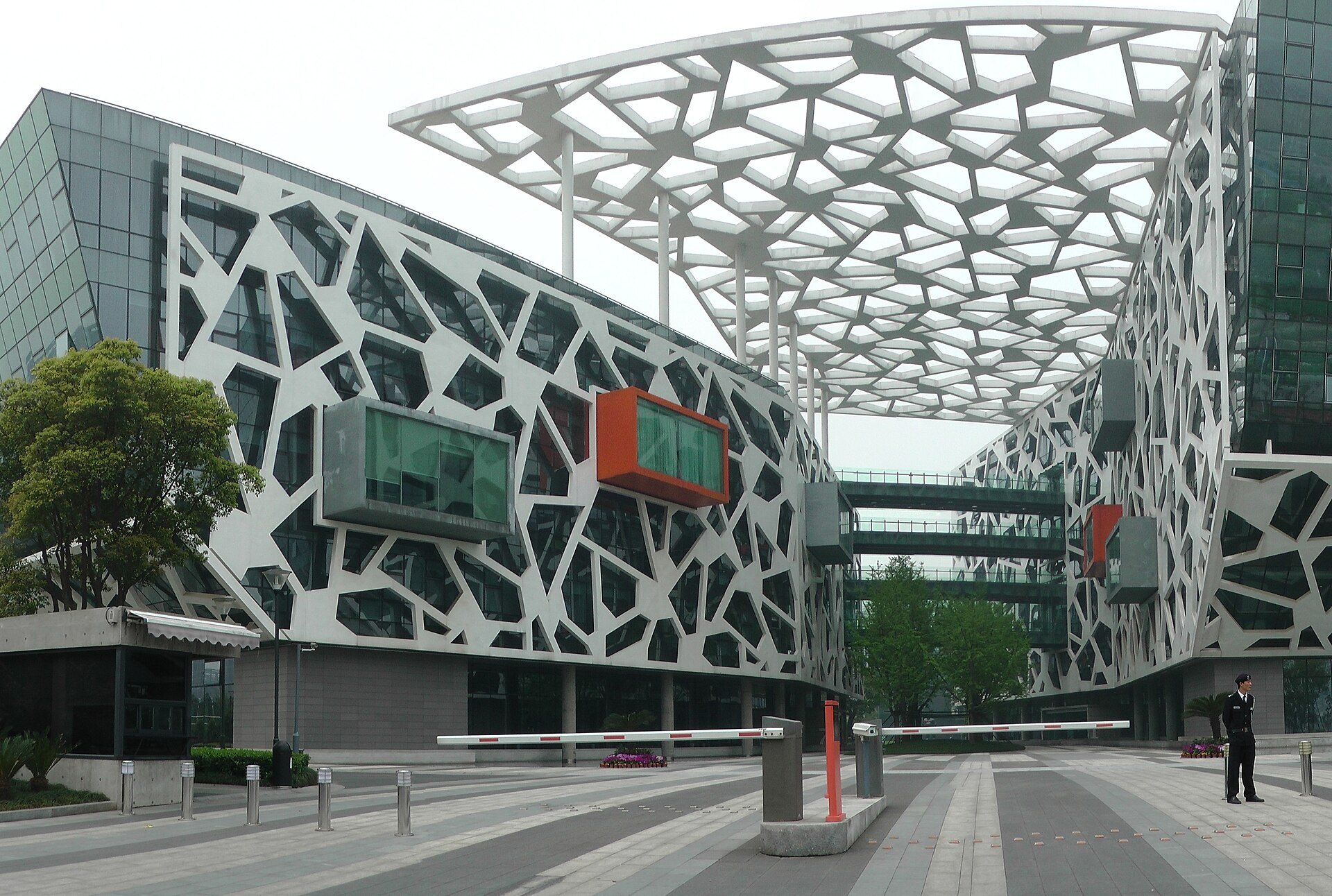 Siege du groupe Alibaba, developpeur du modele Qwen