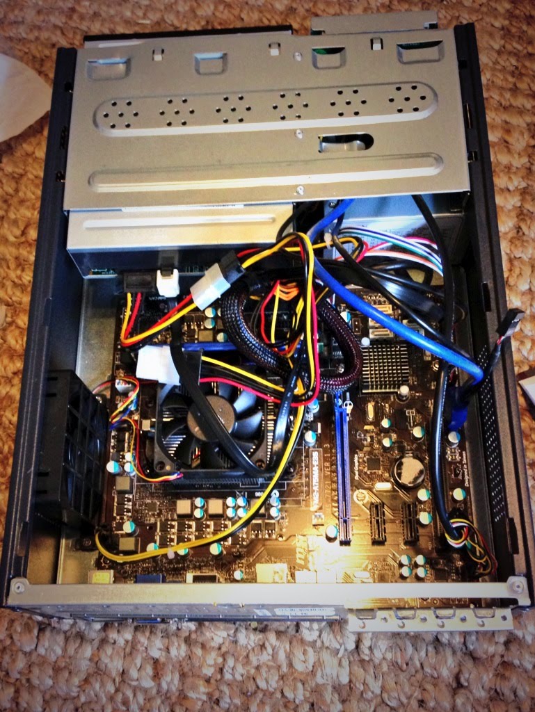 Composants et circuits sur une carte mère informatique