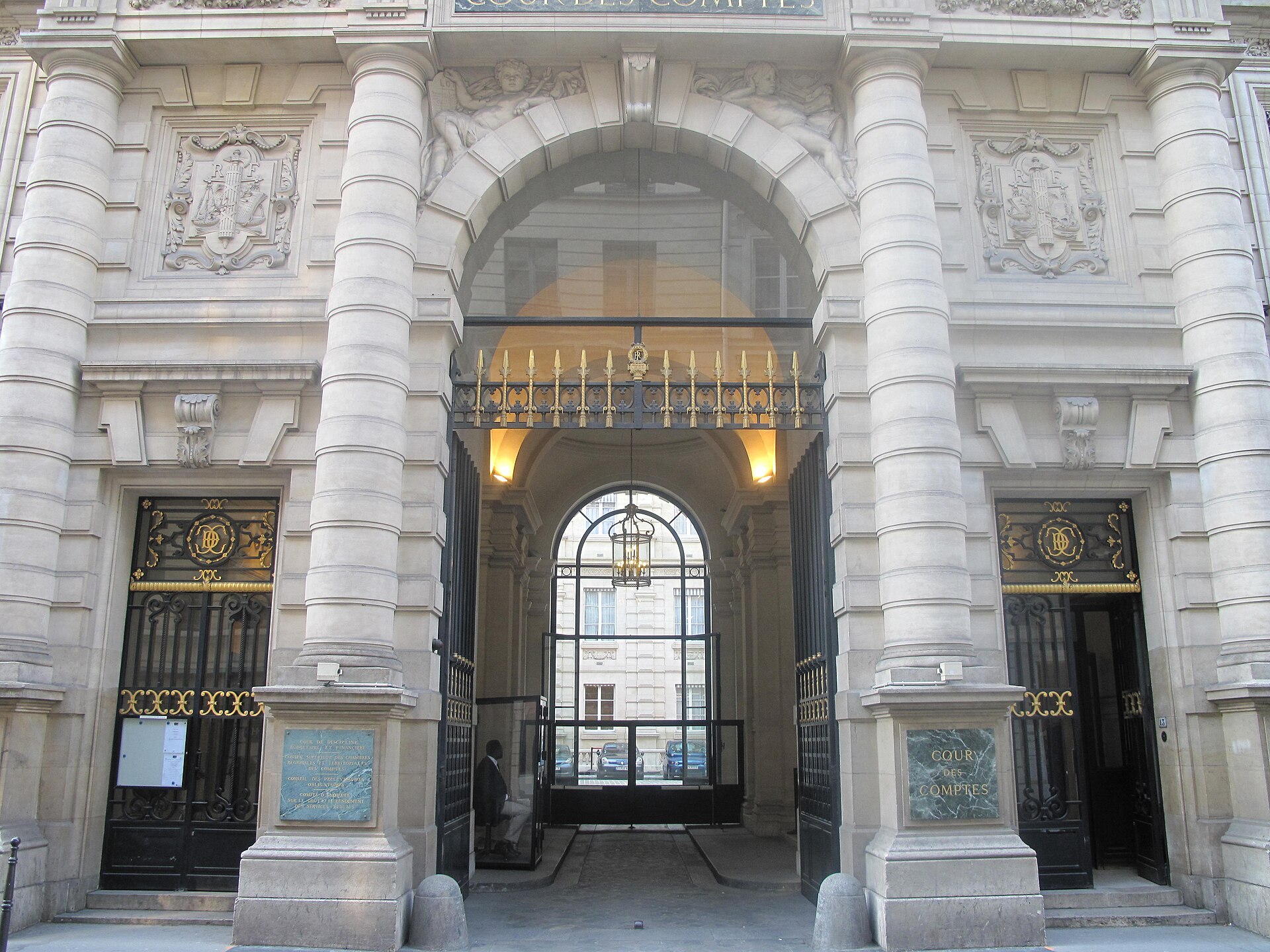 Entrée de la Cour des comptes, 13 rue Cambon, Paris