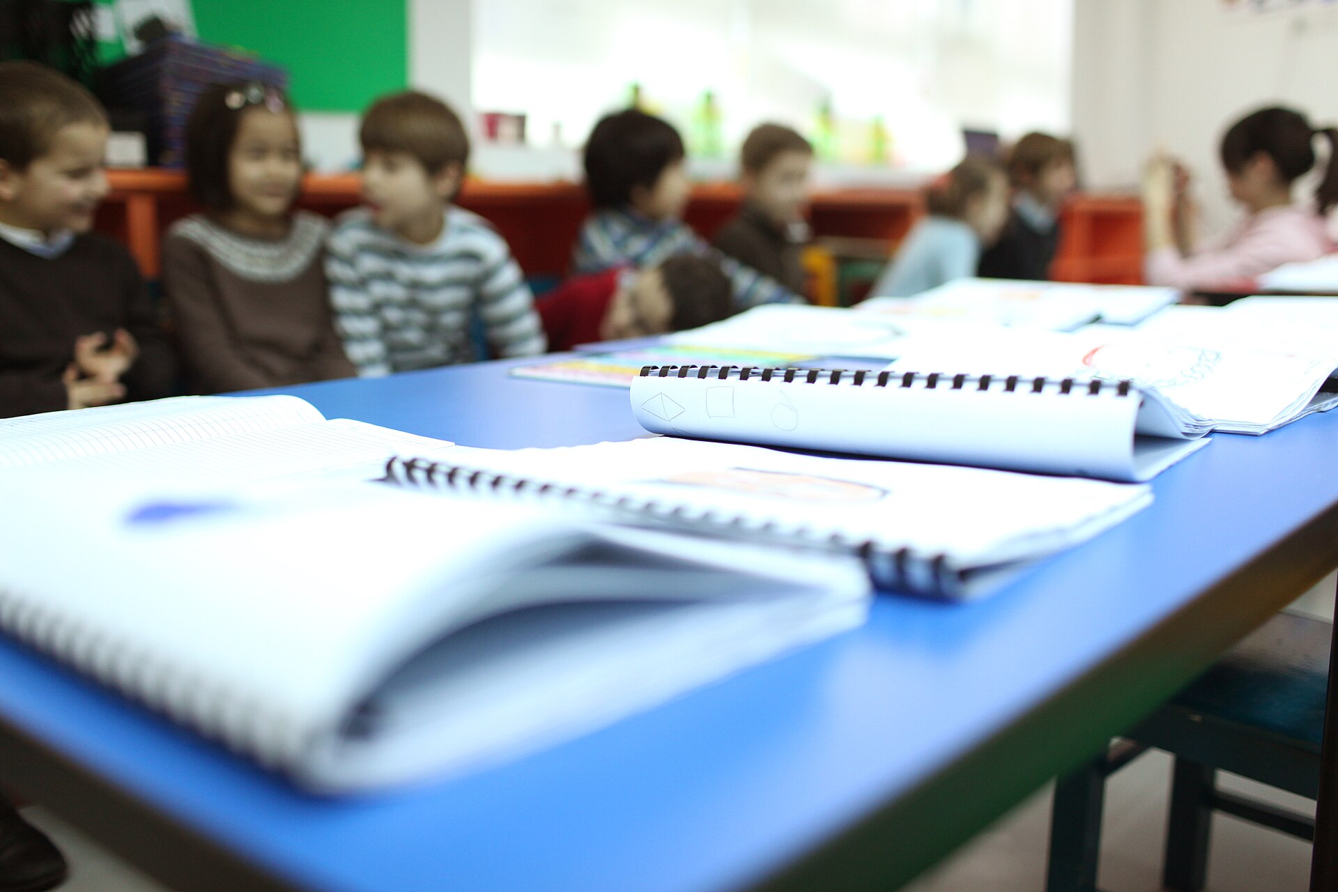 Élèves assis dans une salle de classe du Lycée français de Shanghai