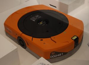 Robot de manutention autonome dans un entrepot logistique
