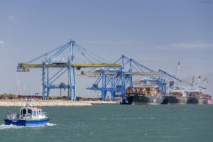 Portiques à conteneurs au port du Havre