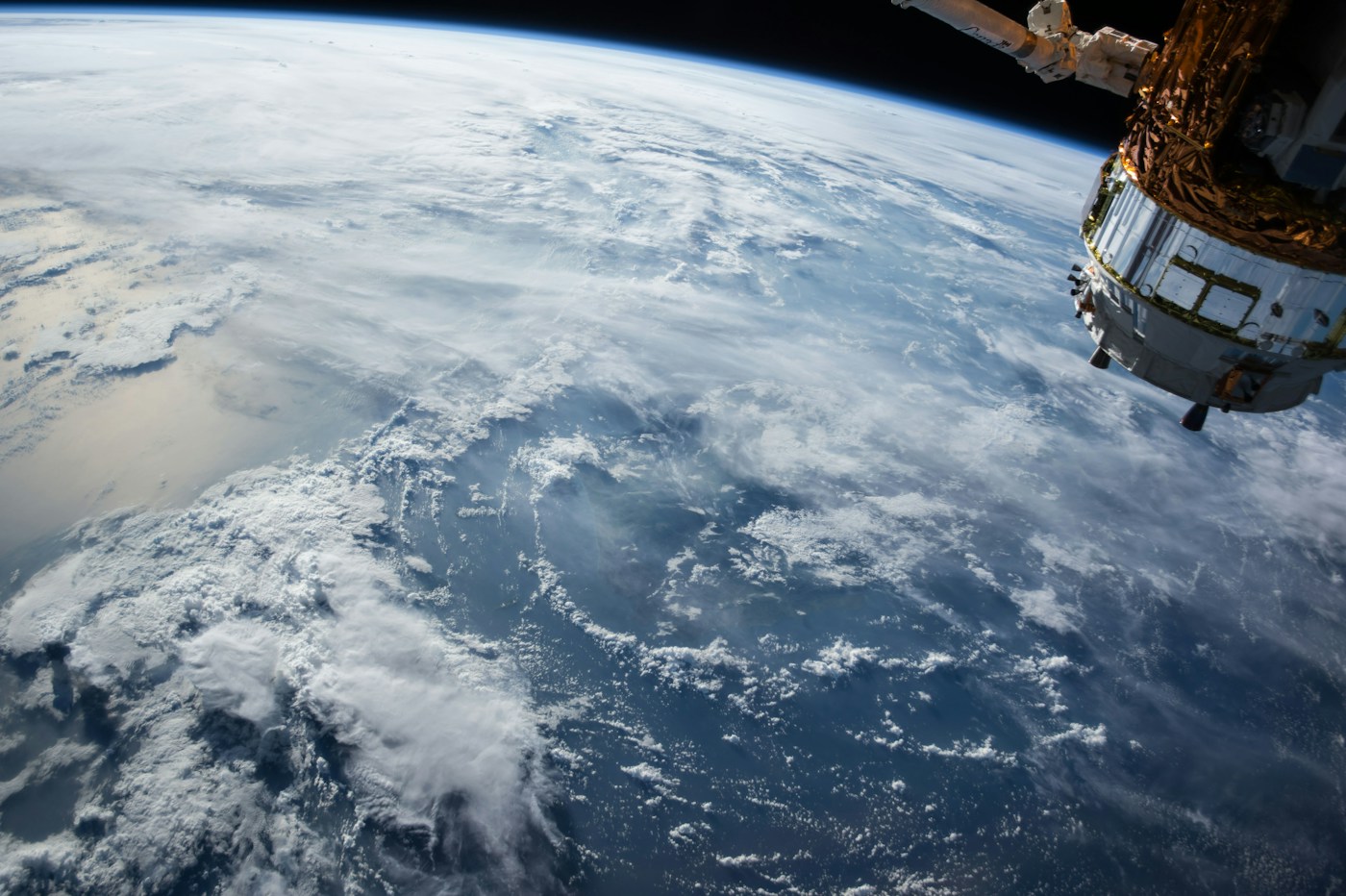 Vue de la Terre depuis l’espace, illustration du contexte orbital