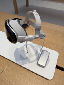 Apple Vision Pro présenté dans un Apple Store