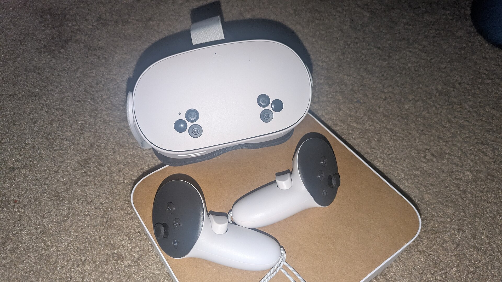Casque Meta Quest 3S et ses manettes
