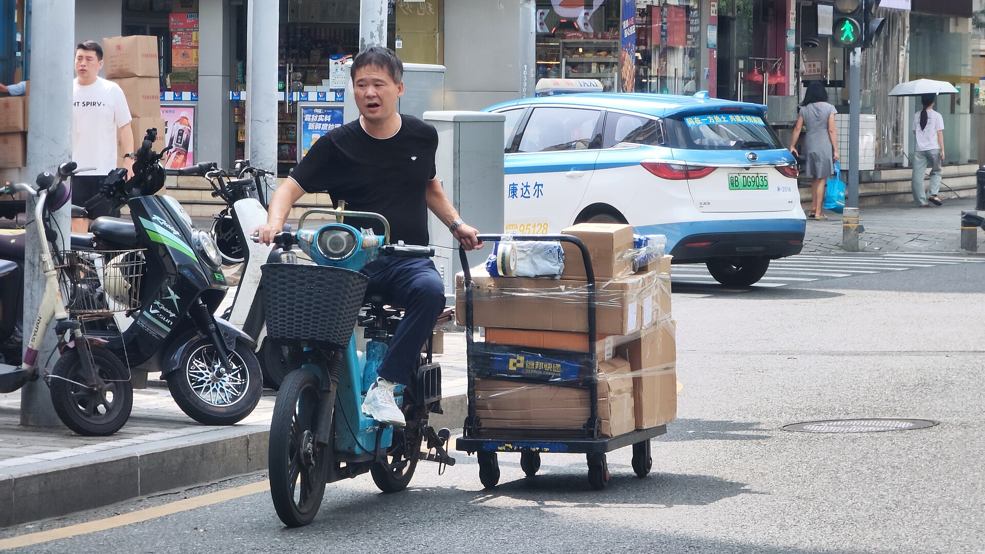 Livraison de colis à scooter à Shenzhen